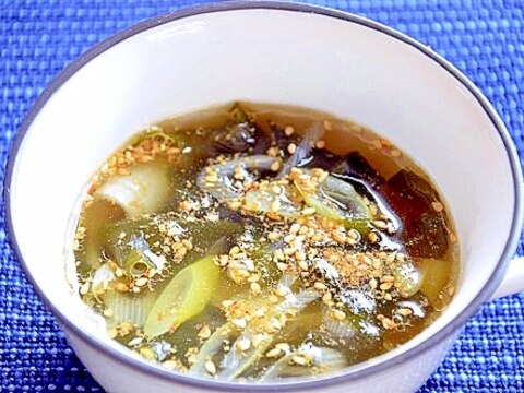ネギとワカメの中華風スープ